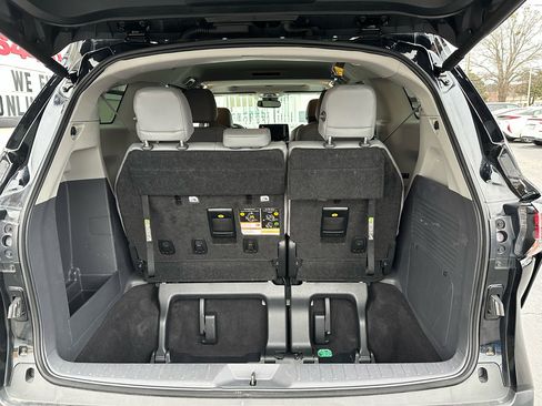 Used 2023 Toyota Sienna XLE image 27