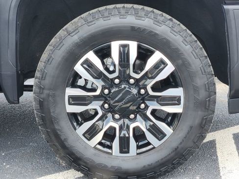 Used 2025 GMC Sierra 2500 Denali Ultimate AWD/4WD image 9