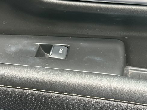 Used 2024 Chevrolet Suburban Premier image 22