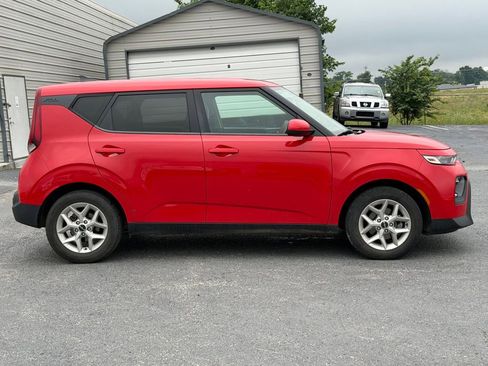Used 2022 Kia Soul LX w/ Technology Package FWD image 4