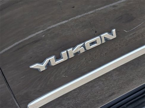 Used 2018 GMC Yukon SLT w/ Premium Edition image 12