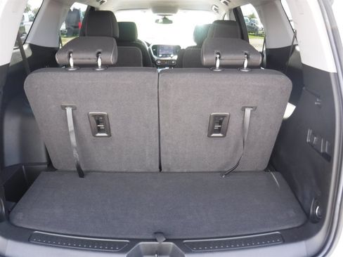 Used 2022 GMC Acadia SLE w/ LPO, Floor Liner Package FWD image 6