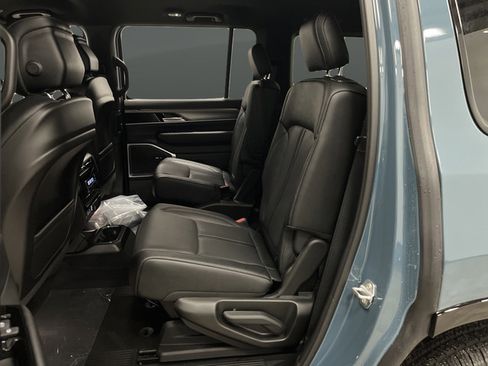 New 2026 Jeep Grand Wagoneer Limited AWD/4WD image 31