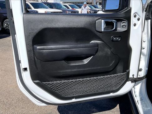 Used 2024 Jeep Wrangler Rubicon image 23