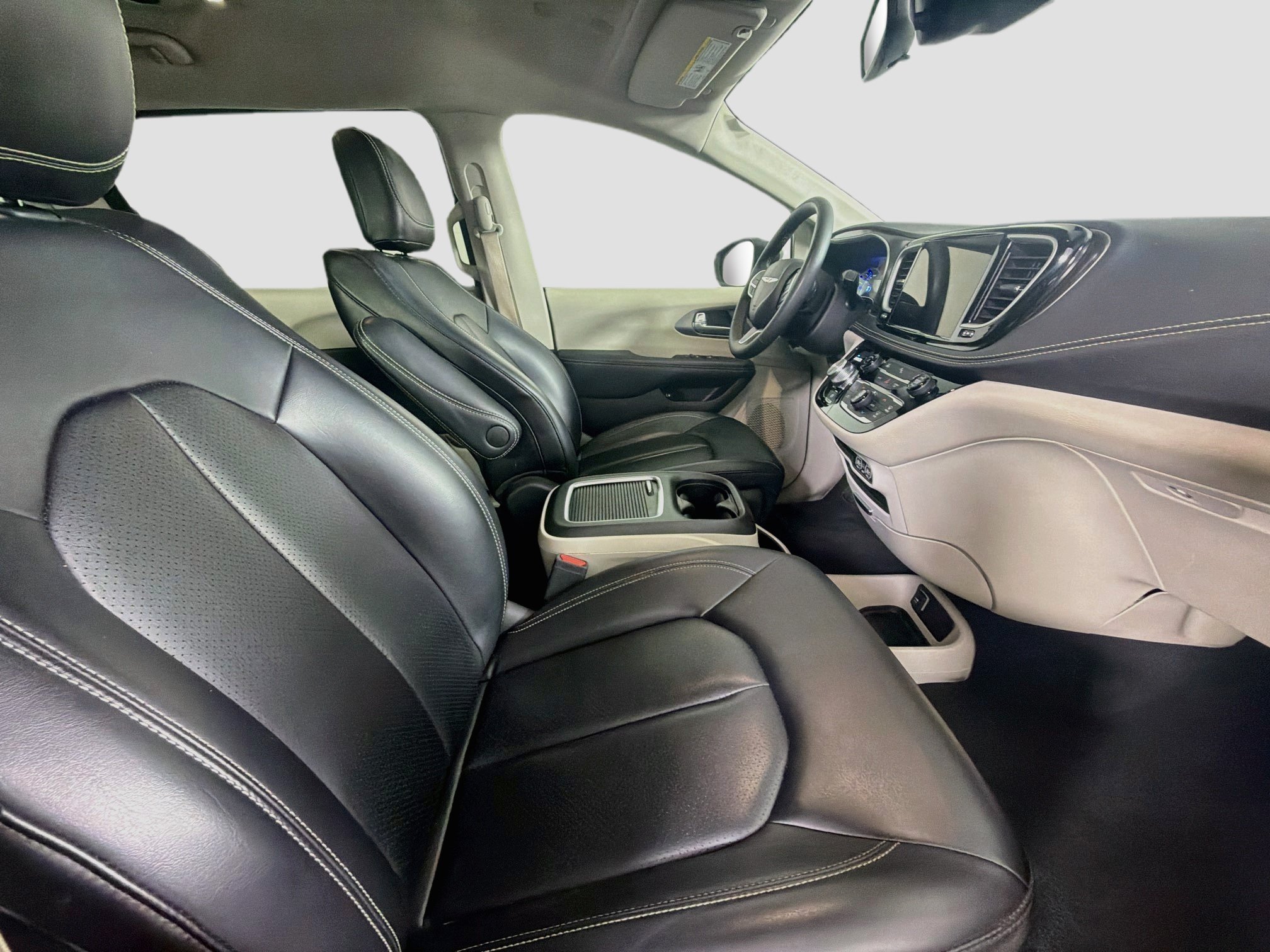 Used 2023 Chrysler Pacifica Touring-L FWD image 31