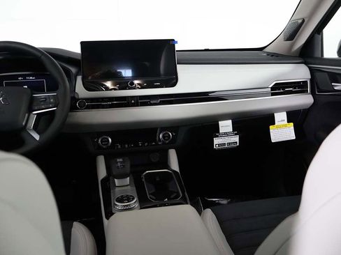 New 2025 Mitsubishi Outlander SE image 37