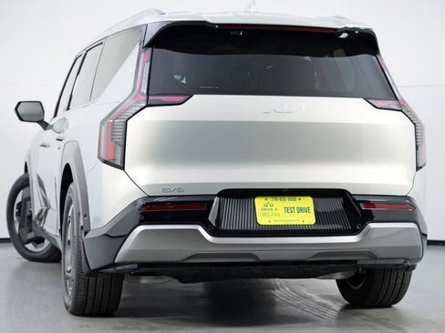 Used 2026 Kia EV9 Land image 6