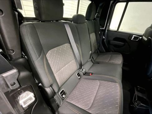 Used 2025 Jeep Gladiator Mojave image 23