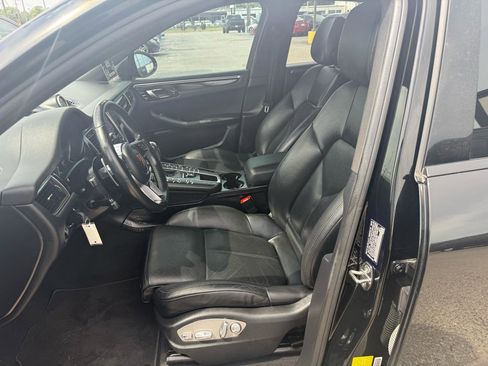 Used 2018 Porsche Macan AWD/4WD image 9