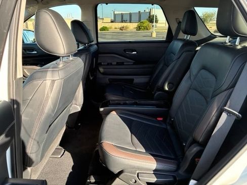 Certified 2023 Nissan Pathfinder Platinum FWD image 15