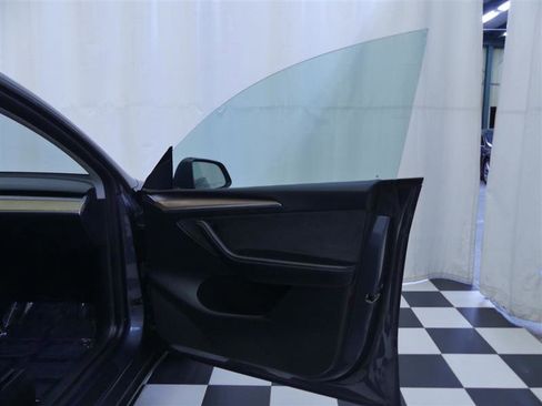 Used 2023 Tesla Model Y Long Range AWD/4WD image 27