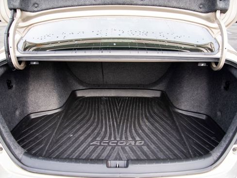 Used 2018 Honda Accord Touring image 25