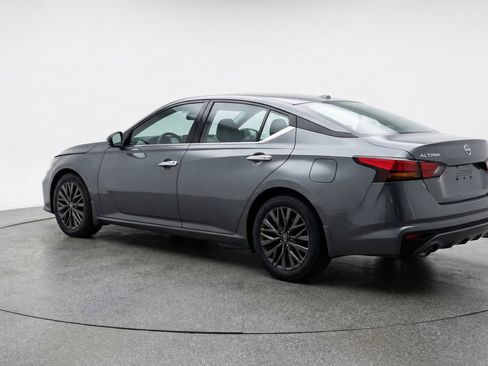 Used 2025 Nissan Altima 2.5 SV image 6