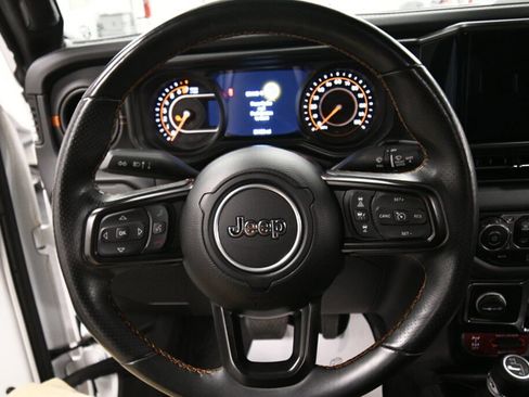 Used 2024 Jeep Gladiator Mojave w/ Technology Group AWD/4WD image 13