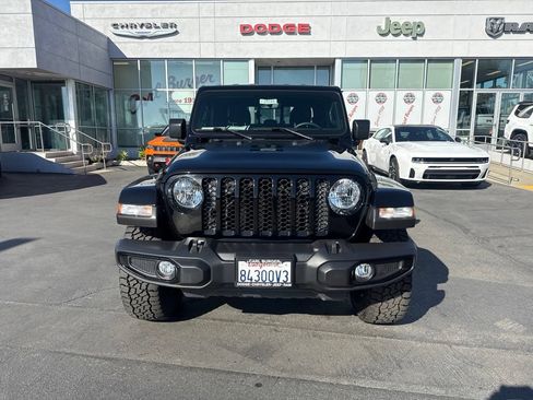 Used 2023 Jeep Gladiator Sport AWD/4WD image 2