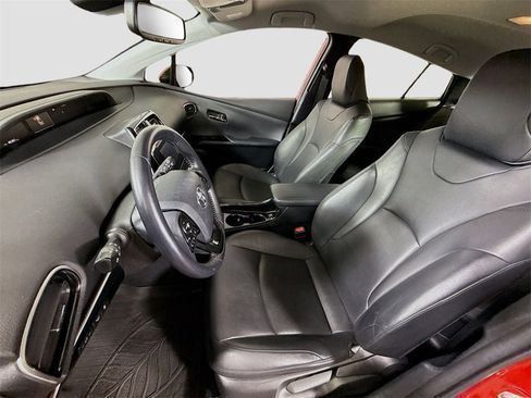 Used 2019 Toyota Prius XLE image 2