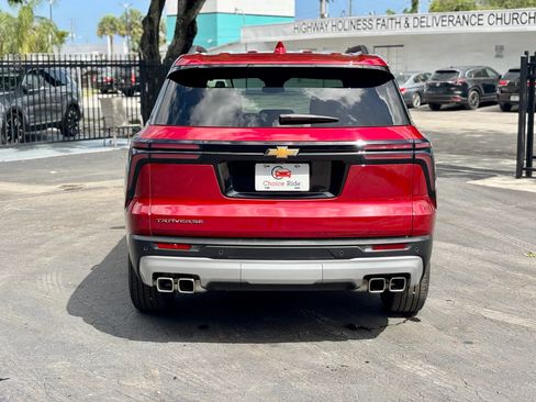 Used 2025 Chevrolet Traverse LT w/ Driver Confidence Package FWD image 5