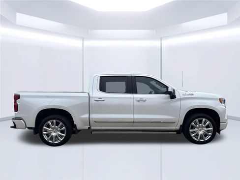 Used 2025 Chevrolet Silverado 1500 High Country AWD/4WD image 9