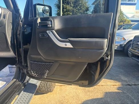 Used 2017 Jeep Wrangler Unlimited Sahara image 17