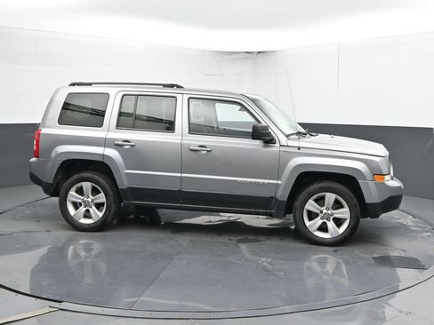 Used 2015 Jeep Patriot Latitude FWD image 3