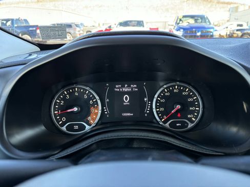 Used 2017 Jeep Renegade Latitude image 22