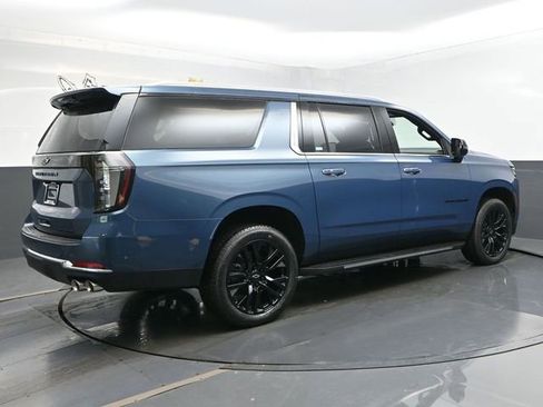 New 2025 Chevrolet Suburban Premier image 29