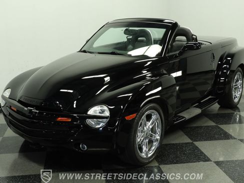 Used 2004 Chevrolet SSR w/ Preferred Equipment Group RWD image 18