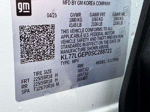 Used 2025 Chevrolet Trax RS w/ Sunroof Package FWD image 23