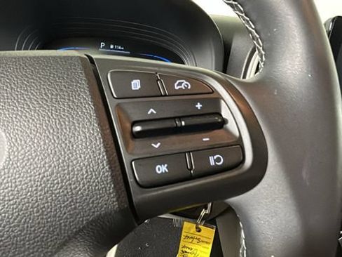 Certified 2023 Hyundai Venue SEL FWD image 16