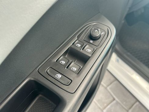 Certified 2023 Volkswagen Taos SE FWD image 11
