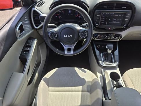 Used 2022 Kia Soul LX FWD image 12