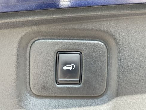 Used 2017 Nissan Pathfinder SL w/ SL Premium Package AWD/4WD image 18