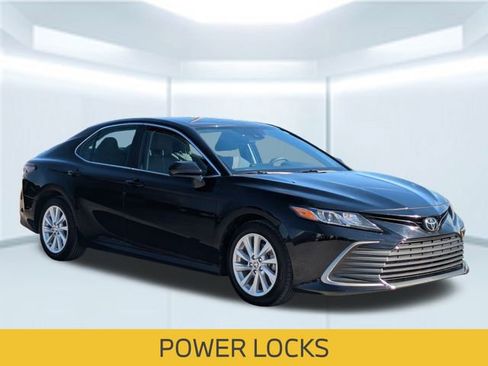 Used 2023 Toyota Camry LE image 9