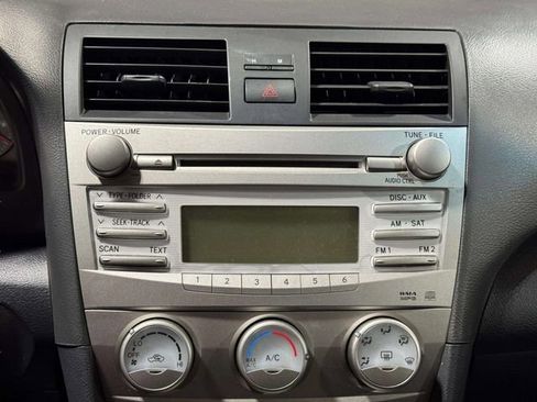 Used 2011 Toyota Camry image 19