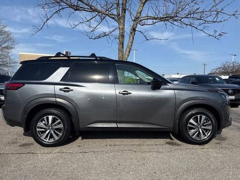 Used 2022 Nissan Pathfinder SL image 6
