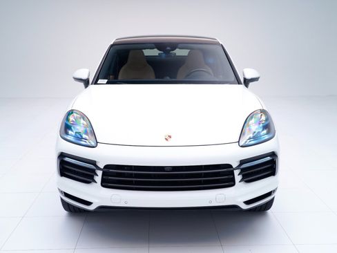 Used 2023 Porsche Cayenne Platinum Edition image 6