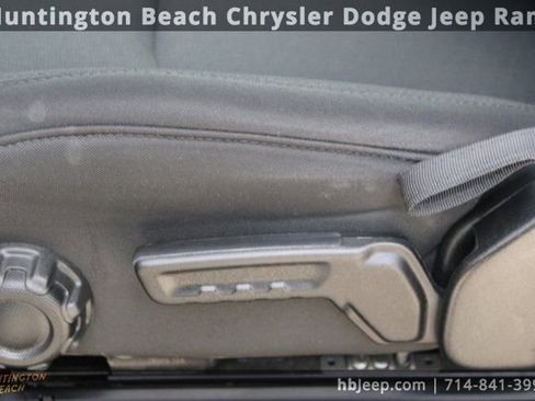 Used 2022 Jeep Wrangler Unlimited Sport image 34