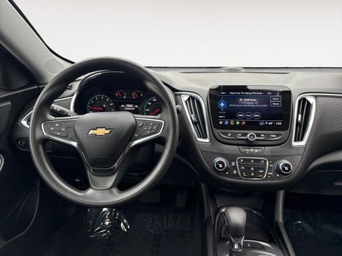 Used 2021 Chevrolet Malibu LT image 4