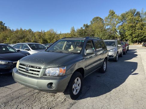 Used 2005 Toyota Highlander 2WD image 2