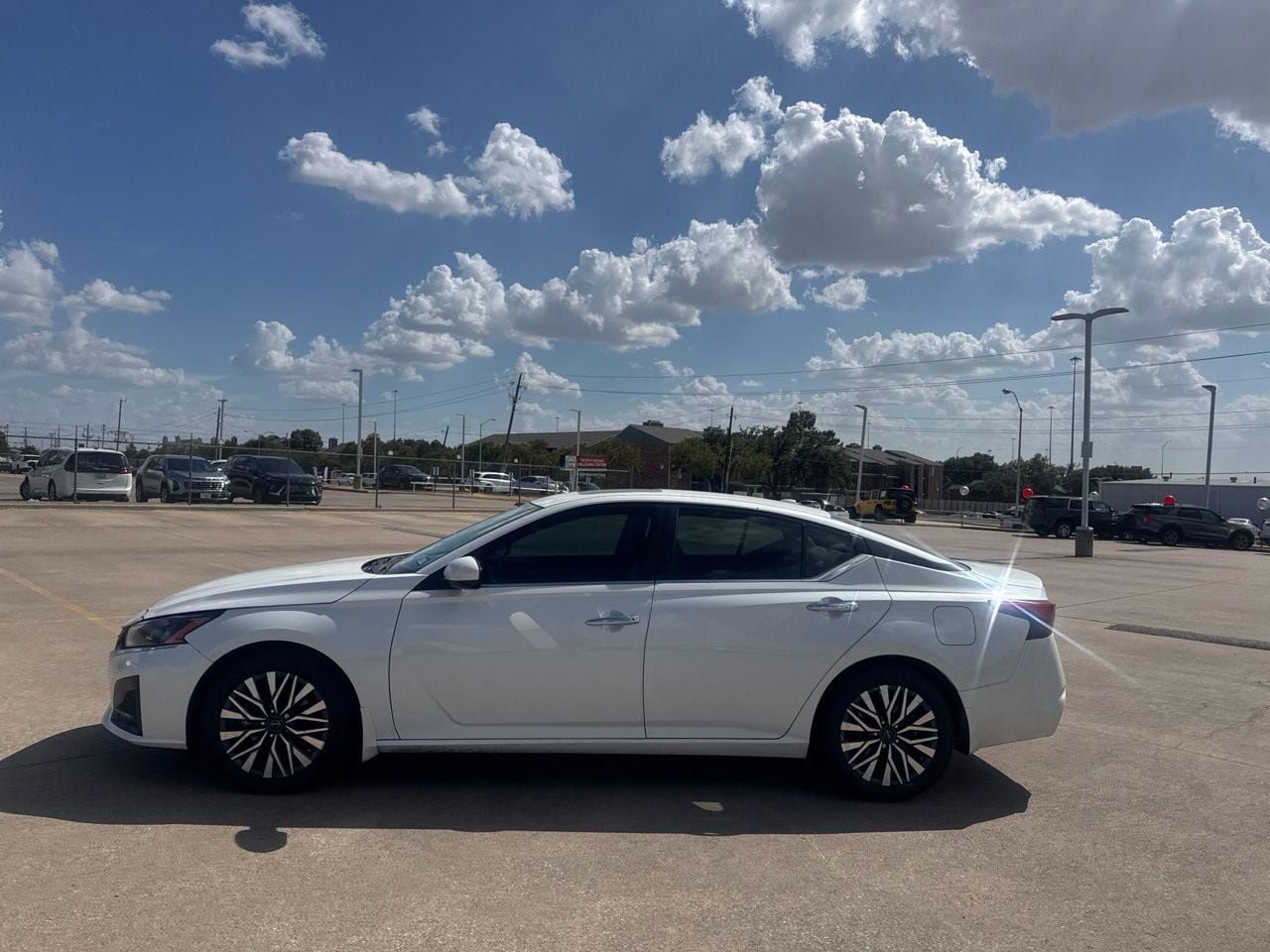 Certified 2024 Nissan Altima 2.5 SV w/ SV Premium Package FWD image 14