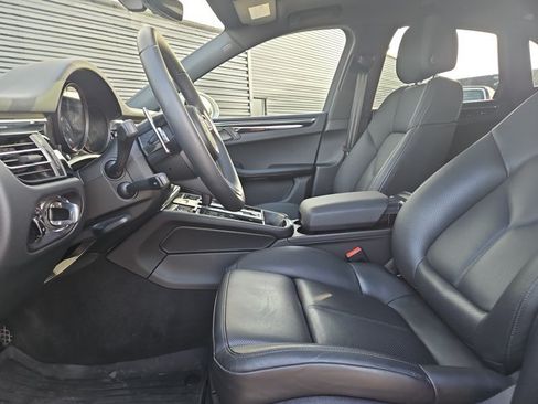 Certified 2025 Porsche Macan AWD/4WD image 10