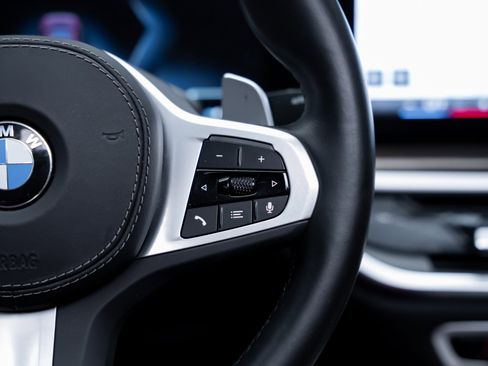 Used 2025 BMW X6 xDrive40i w/ Executive Package image 46