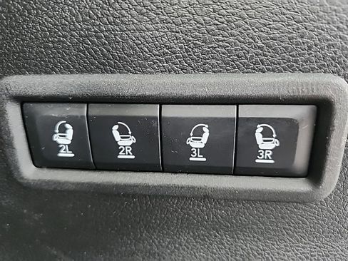 Used 2023 Jeep Wagoneer Series III w/ Preferred Equipment Group image 23