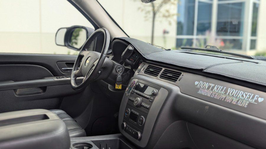Used 2010 Chevrolet Suburban LT w/ Luxury Package AWD/4WD image 14