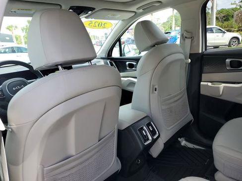 Certified 2025 Kia Sorento EX w/ Panoramic Sunroof Package image 11
