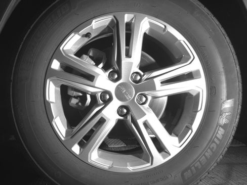 Used 2024 GMC Terrain SLE image 17