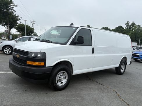 Used 2025 Chevrolet Express 2500 Extended RWD image 1