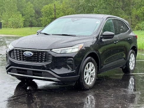 Used 2023 Ford Escape Active AWD/4WD image 3