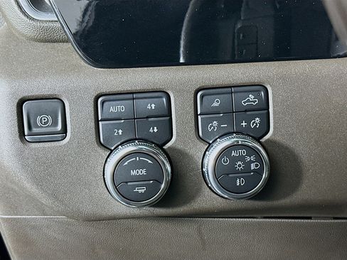 Used 2022 GMC Sierra 1500 SLT AWD/4WD image 16