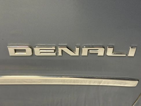 Used 2015 GMC Yukon XL Denali w/ Open Road Package RWD image 11